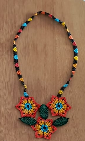 COLLAR TRES HERMANAS